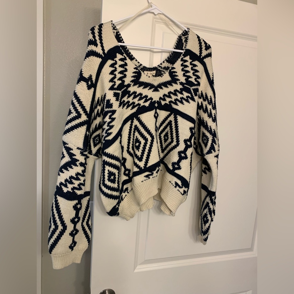 POL Cream And Black Design VNeck Sweater NWOT 🌴
